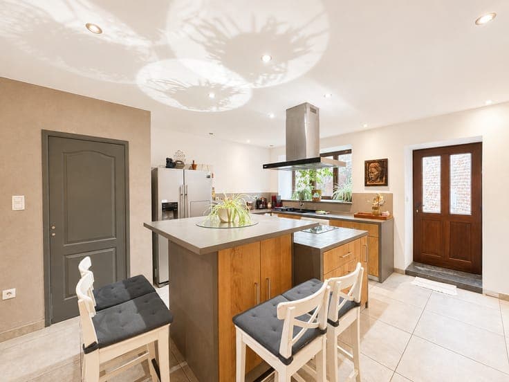 Our favourite, 5-bedroom mansion with 2 bathrooms