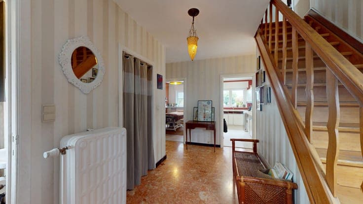 STBK: Det. villa 280 m² 5 bedrms garden prof. use good cond.
