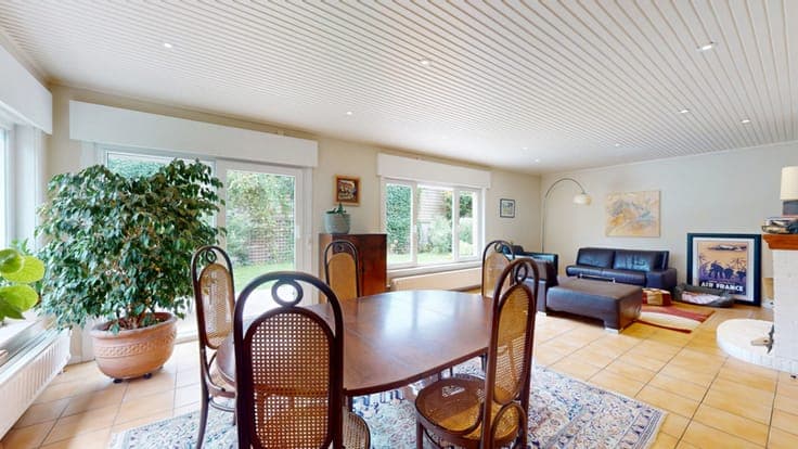 STBK: Det. villa 280 m² 5 bedrms garden prof. use good cond.