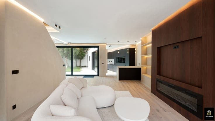 Characterful double-width townhouse with integrated garage,
