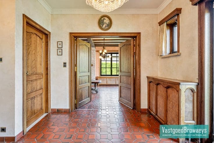 Statige en uitstekend onderhouden bungalow met zuidwest g...