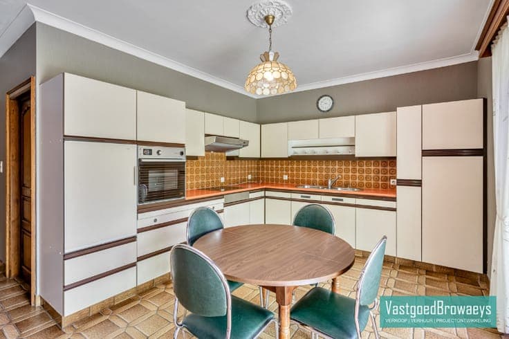 Statige en uitstekend onderhouden bungalow met zuidwest g...