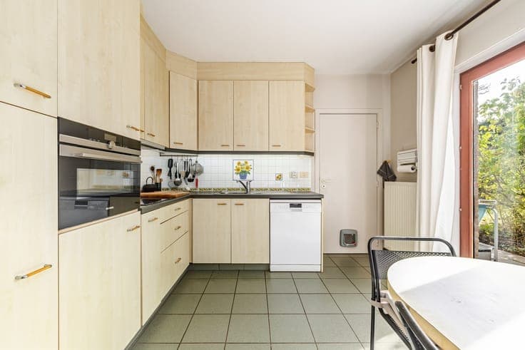 Villa with 3 bedrooms, study, and sunny garden in a quiet...