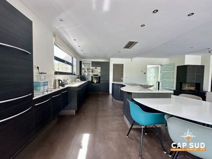 Meise – 4-Bedroom Villa with Garden, Heated Pool and Garage