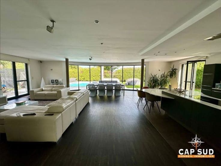 Meise – 4-Bedroom Villa with Garden, Heated Pool and Garage