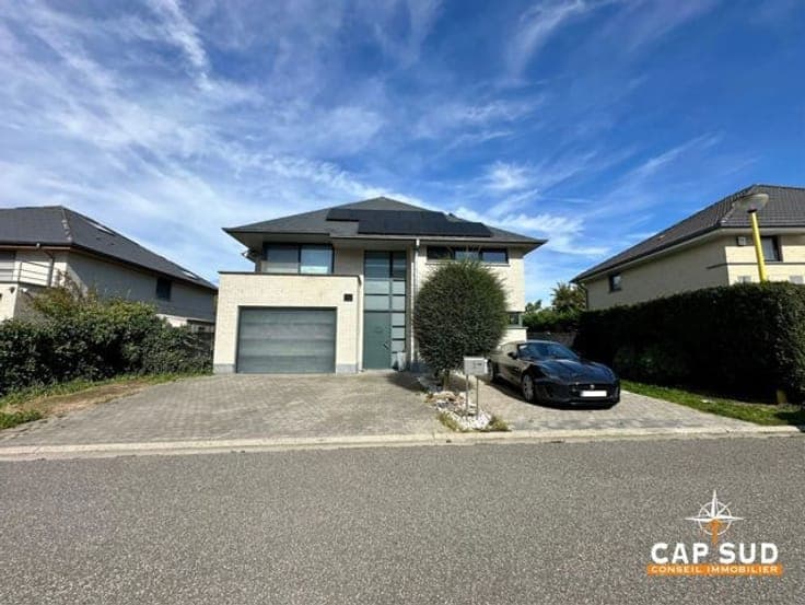 Meise – 4-Bedroom Villa with Garden, Heated Pool and Garage