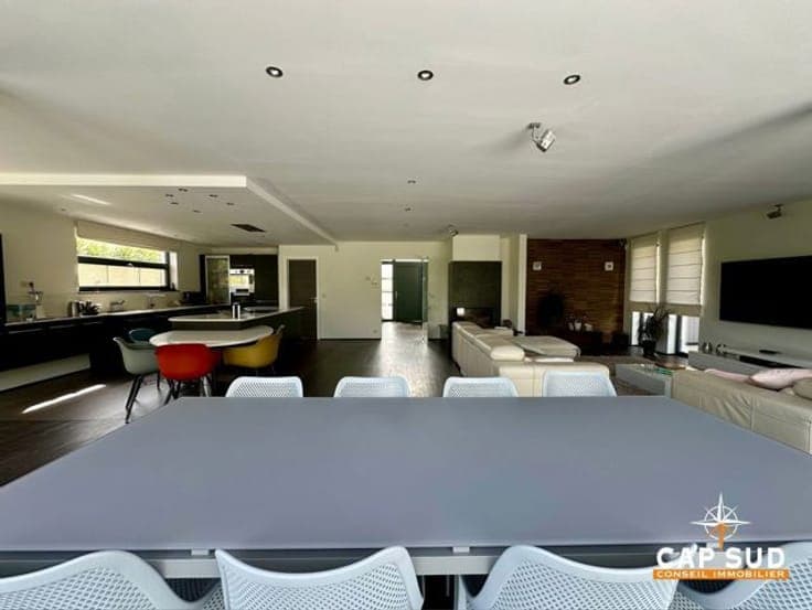 Meise – 4-Bedroom Villa with Garden, Heated Pool and Garage