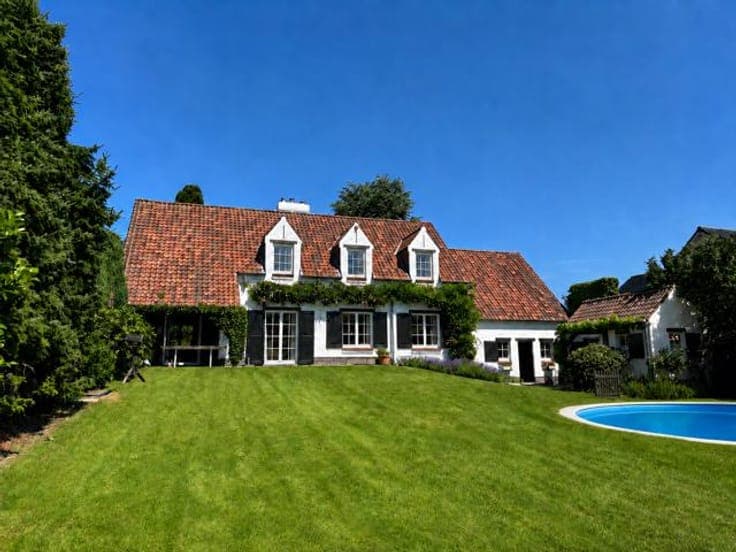 Belle Villa 295m² - 5 ch - localisation 100% - beau jardin