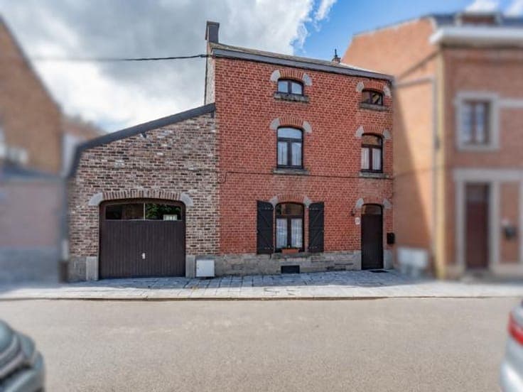 House in the Centre of Rochefort with Garden and Garage