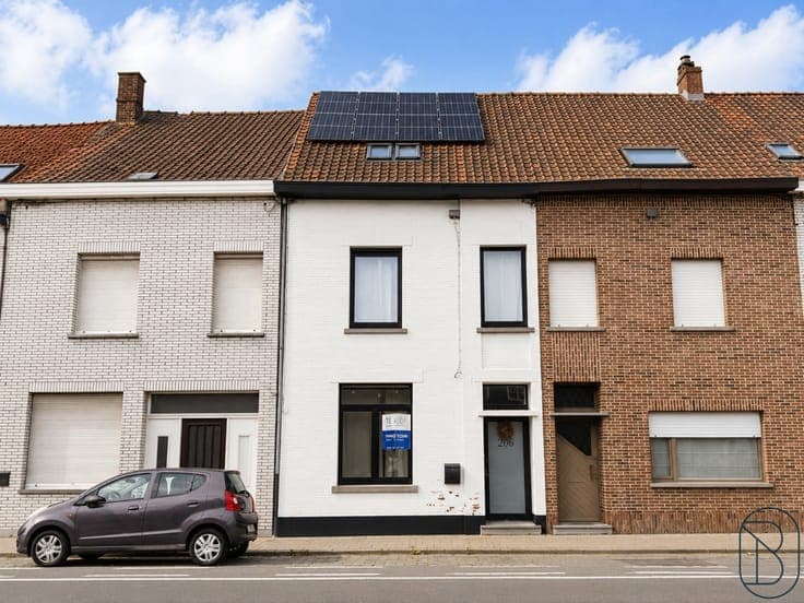 Volledig gerenoveerde woning met 3slpk, tuin en uitweg!