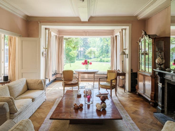 Bijzonder ruime en karaktervolle herenwoning met prachtig...