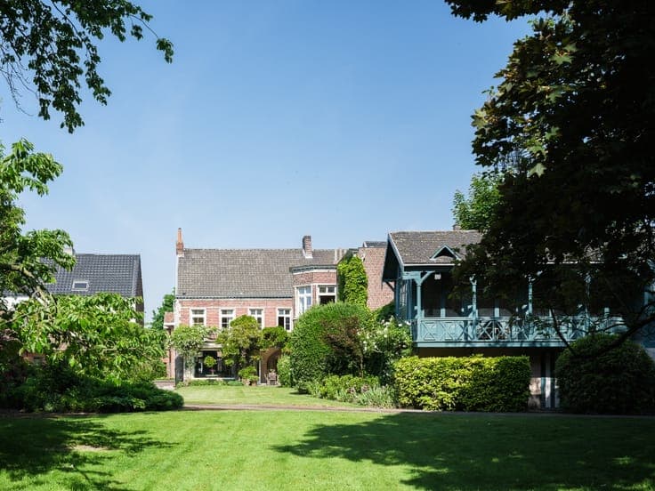 Bijzonder ruime en karaktervolle herenwoning met prachtig...