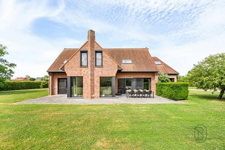 Exceptional 6-bedroom villa on 35 ares in Templeuve