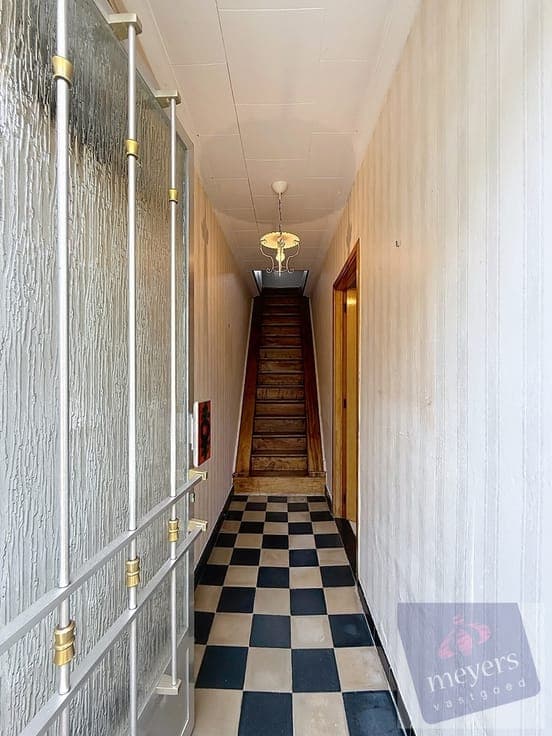Te renoveren of te slopen woning met bouwgrond van 7a90ca...