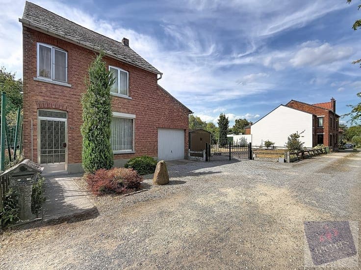 Te renoveren of te slopen woning met bouwgrond van 7a90ca...