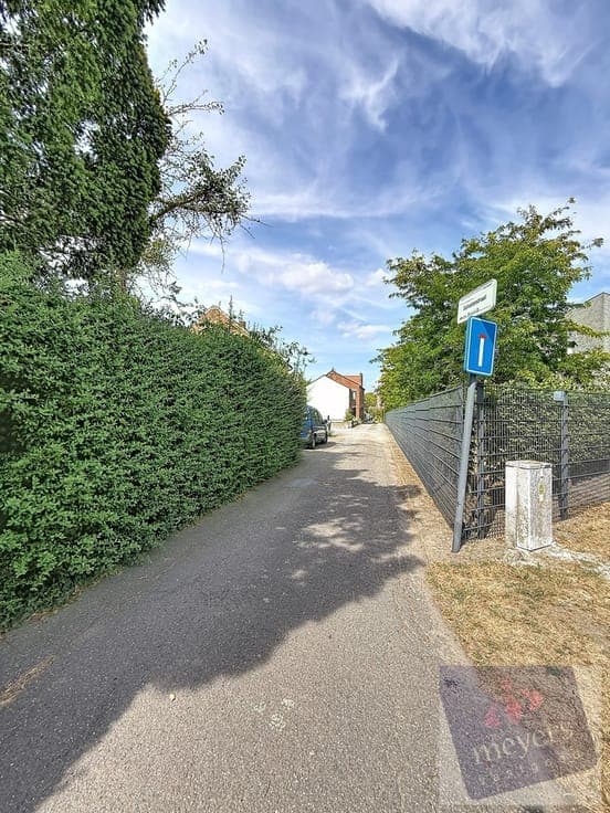 Te renoveren of te slopen woning met bouwgrond van 7a90ca...