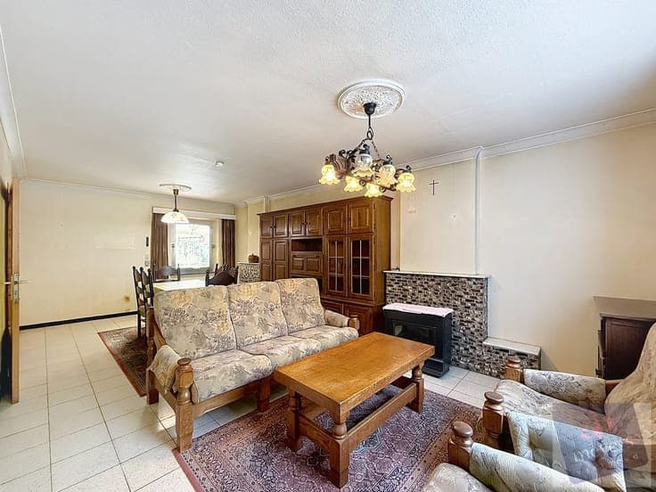 Te renoveren of te slopen woning met bouwgrond van 7a90ca...