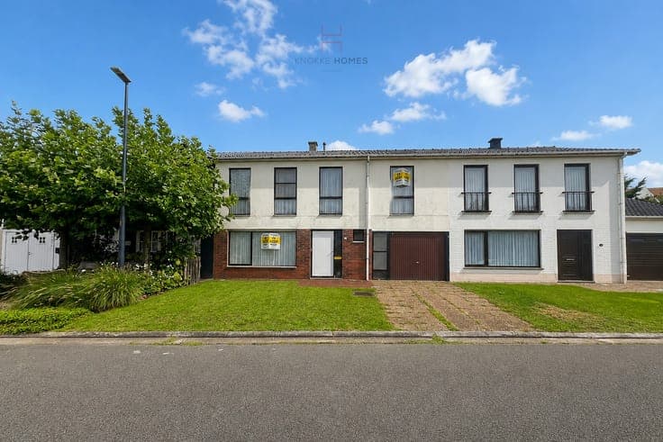 Ruime, op te frissen woning gelegen in een residentiële b...
