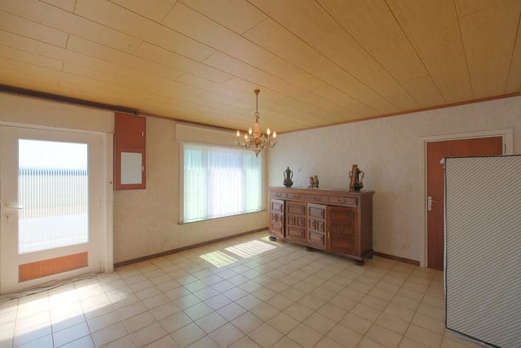 Kortemark - Rustig gelegen woning met 2 loodsen!