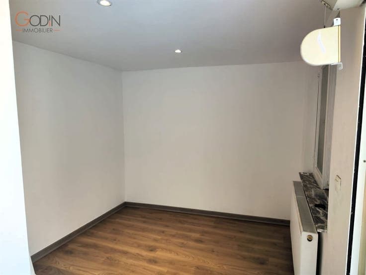 Maison rénovée avec garage et terrasse