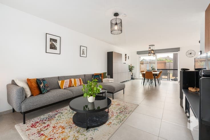 Recente (bj. 2023) royale woning met 3 grote SLPK en tui...