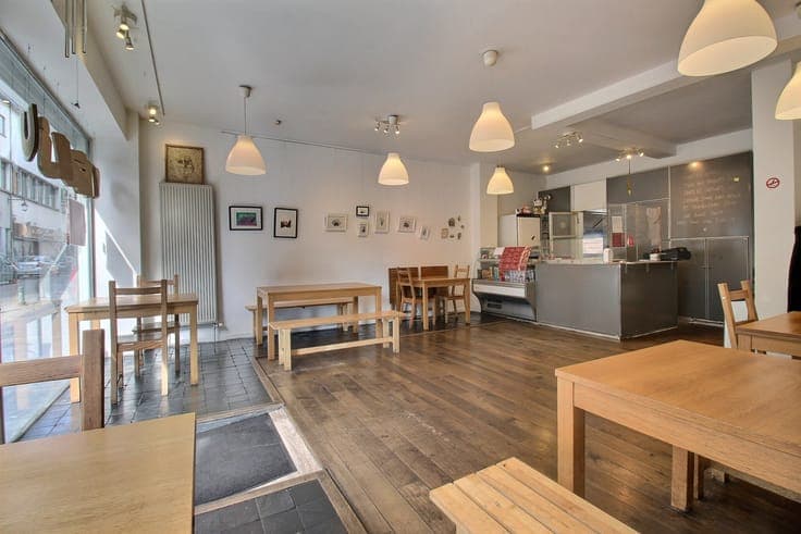 MIXED-USE INVESTMENT PROPERTY | 3 INDEPENDENT INCOME STREAMS