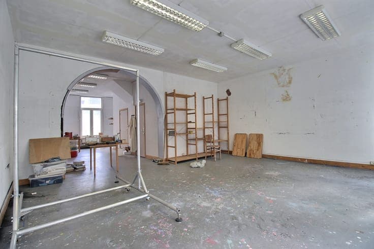 MIXED-USE INVESTMENT PROPERTY | 3 INDEPENDENT INCOME STREAMS