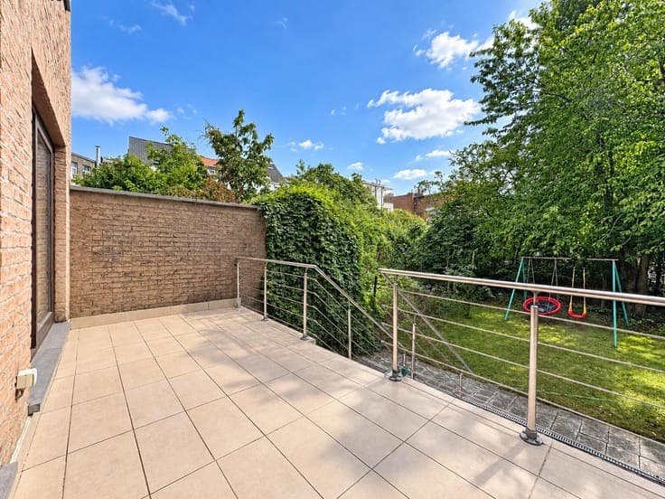 SPACIOUS 5-BED HOME WITH GARAGE & GARDEN