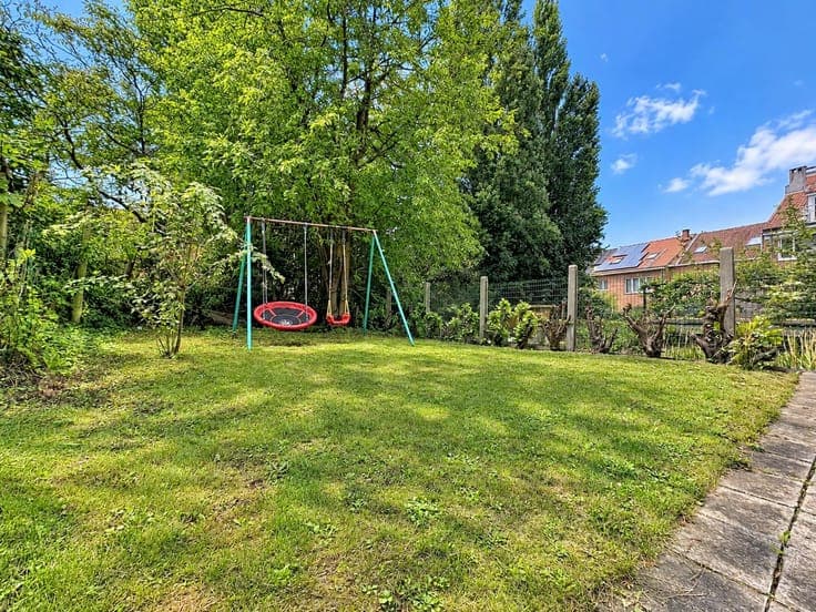 SPACIOUS 5-BED HOME WITH GARAGE & GARDEN