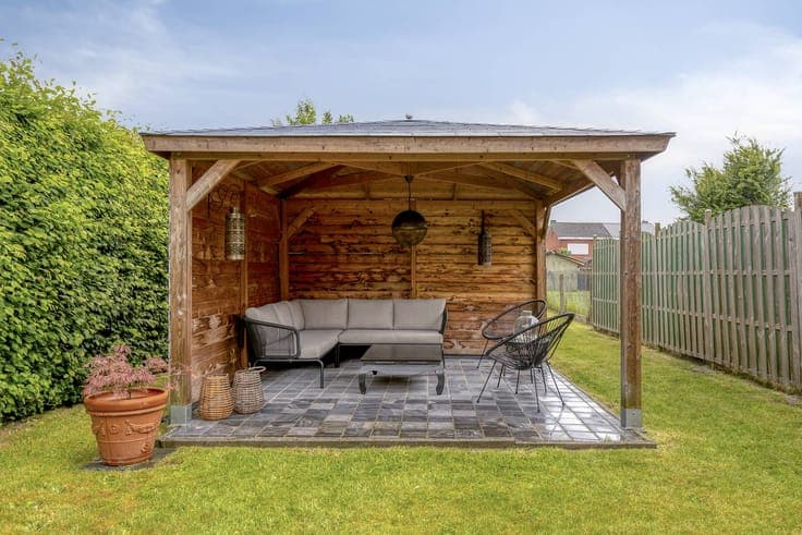 Charming house for sale in the center of Bachte-Maria-Leerne