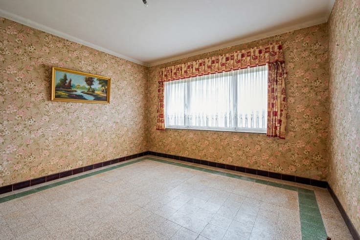Renovatable house with subdivision potential in Veerle.