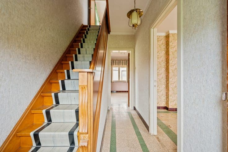 Renovatable house with subdivision potential in Veerle.