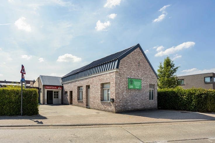 For sale – Versatile commercial property with residential po