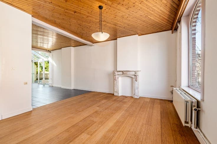 Characterful home with 3 bedrooms and spacious garden in Led