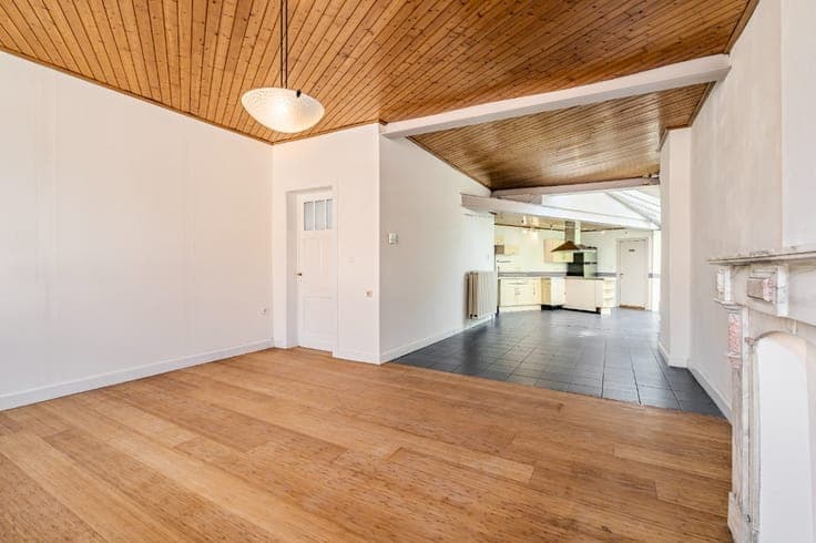 Characterful home with 3 bedrooms and spacious garden in Led