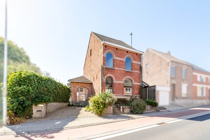 Characterful home with 3 bedrooms and spacious garden in Led