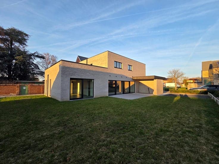 Viergevelvilla...Year of construction 2018...6 bedrooms...