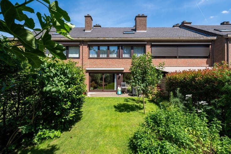 Beautiful 4-bedroom house with office and garden