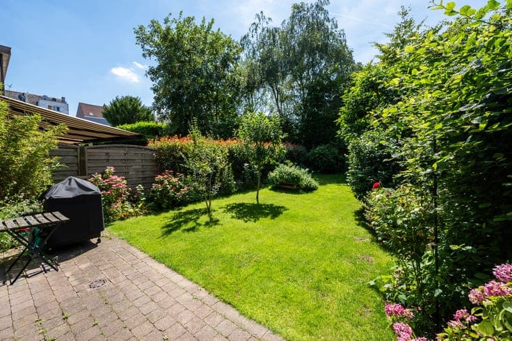 Beautiful 4-bedroom house with office and garden