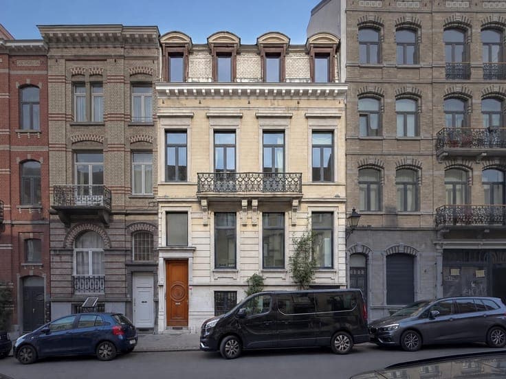 SAINT-GILLES – Superbe hôtel de maître de ± 420 m²