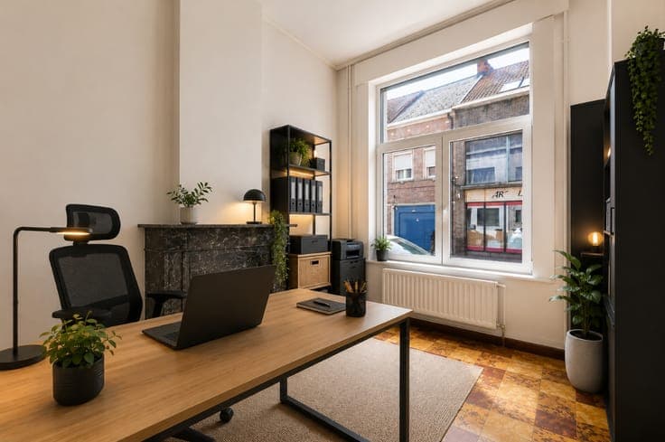 Move-in ready home with 4 bedrooms and garden in the centre