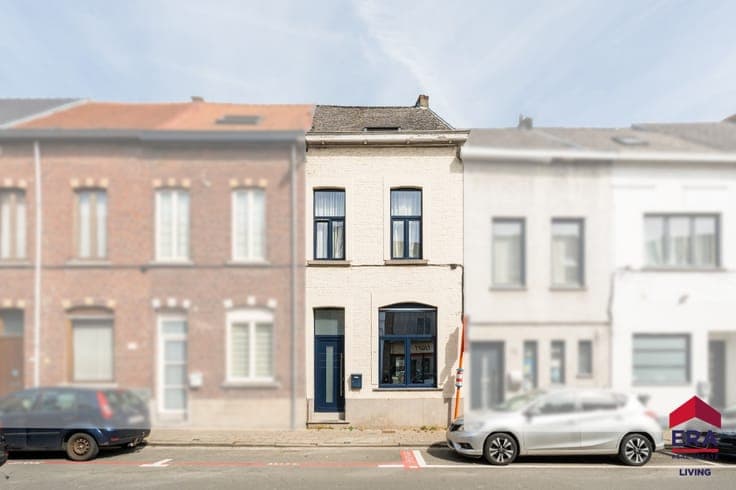 Move-in ready home with 4 bedrooms and garden in the centre