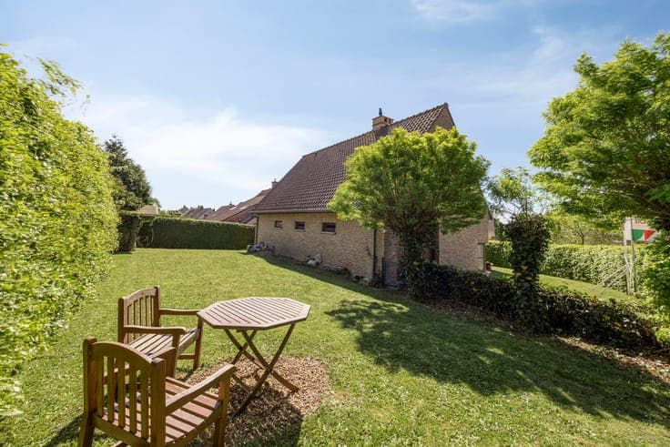 Spacious 4 bedroom villa in Halle