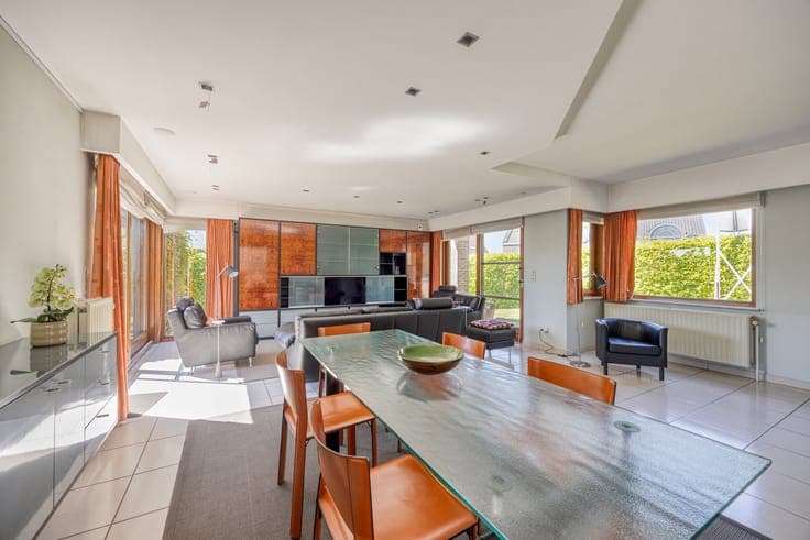 Spacious 4 bedroom villa in Halle