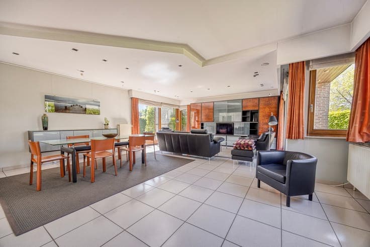 Spacious 4 bedroom villa in Halle