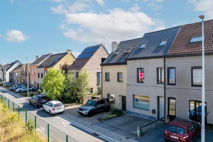 Instapklare woning met 3 slaapkamers en tuin te koop op g...