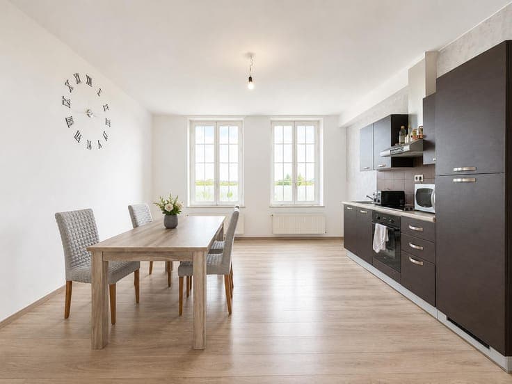 IMM.RAPPORT - COMMERCE - 3 APPARTEMENTS - 5000 € REVENU LOC
