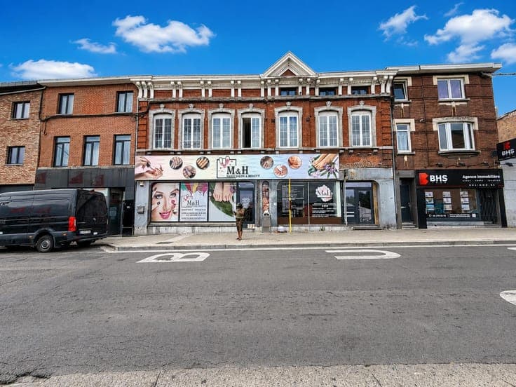 IMM.RAPPORT - COMMERCE - 3 APPARTEMENTS - 5000 € REVENU LOC