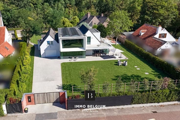 Luxury villa along the dune forests between De Haan and W...