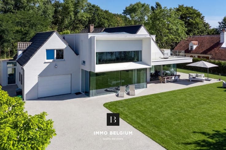 Luxury villa along the dune forests between De Haan and W...